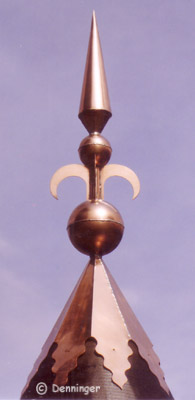 Denninger Wolfe Finial with Silhouette Crescents